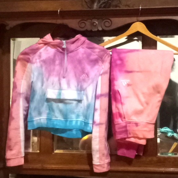 Track suit - Picture 1 of 4